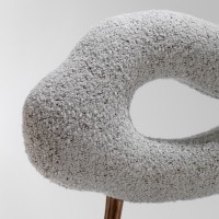 <a href="https://www.galeriegosserez.com/artistes/donnersberg-emma.html">Emma Donnersberg</a> - Cloud chair Stratus - Noyer/Ella